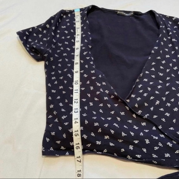 Brandy melville wrap crop top - Picture 4 of 4